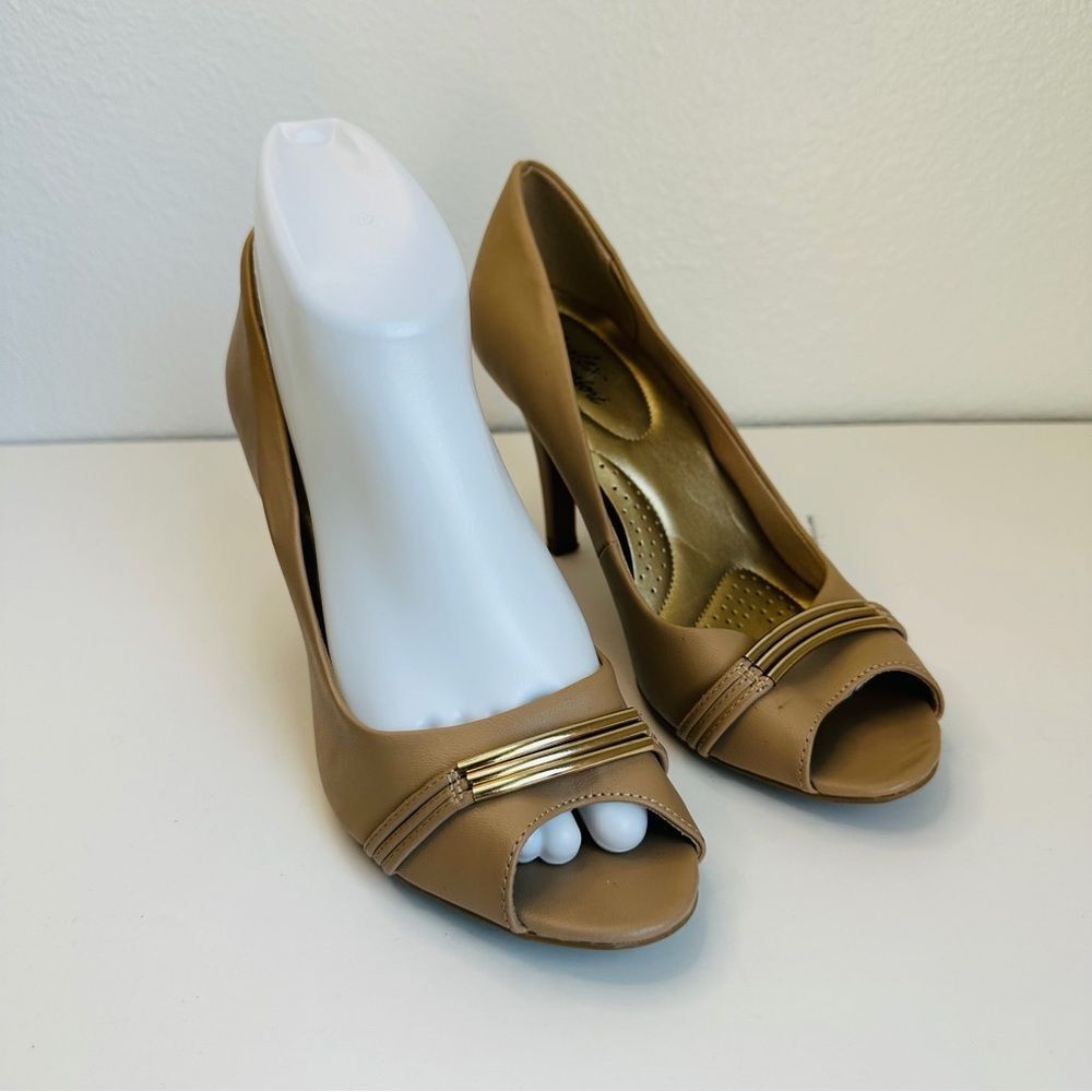 Dexflex Comfort Tan Gold Peep Toe Comfort Heels Size 8.5
